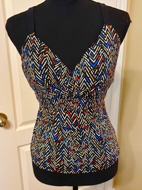 Title Nine Swim top swimsuit 32DD Small Medium geometric underwire black tankini